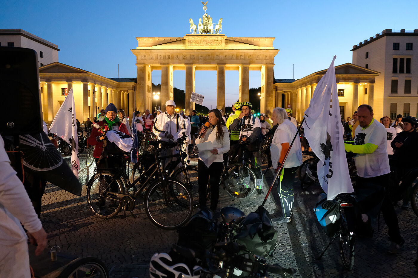 Demonstrierende des Ride of Silence vor dem Brandenburger Tor