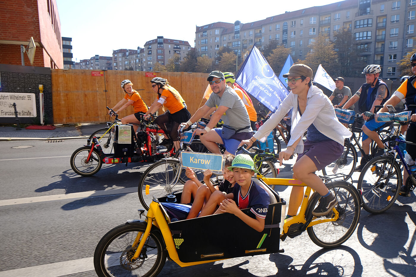 Auf dem Weg zum Roten Rathaus - Demo Radwegestopp 8. September 2024 Auf dem Weg zum Roten Rathaus - Demo Radwegestopp 8. September 2024