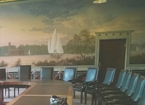FahrRat im Rathaus Schöneberg Fahrradhelm im Goldenen Saal des Rathauses Schöneberg