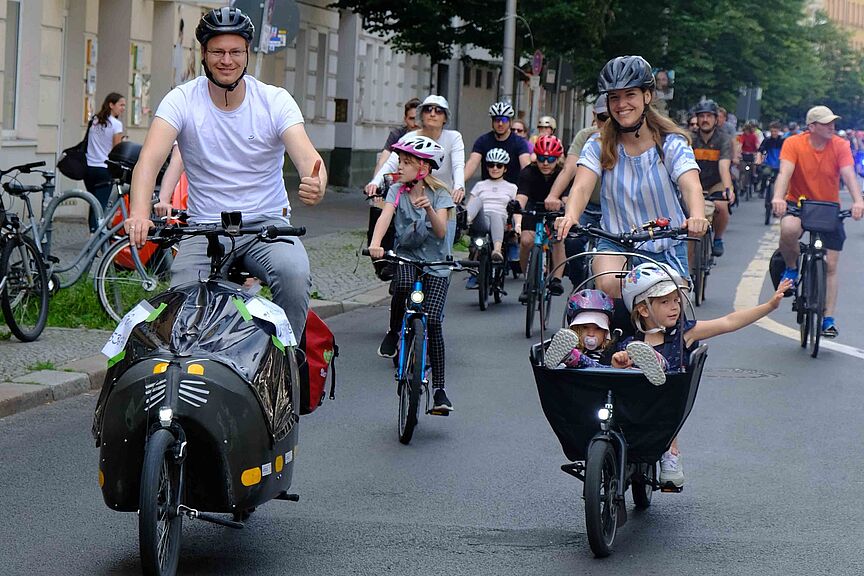 Eine der Routen der ADFC-Sternfahrt kommt in Pankow an. Eine der Routen der ADFC-Sternfahrt kommt in Pankow an.