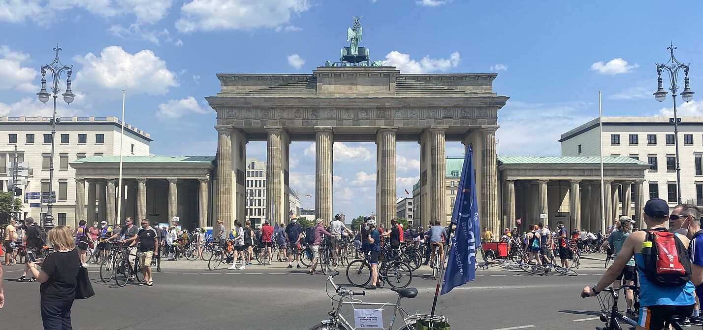 Sternfahrt ("Star Ride") 2021 at Brandenburg Gate