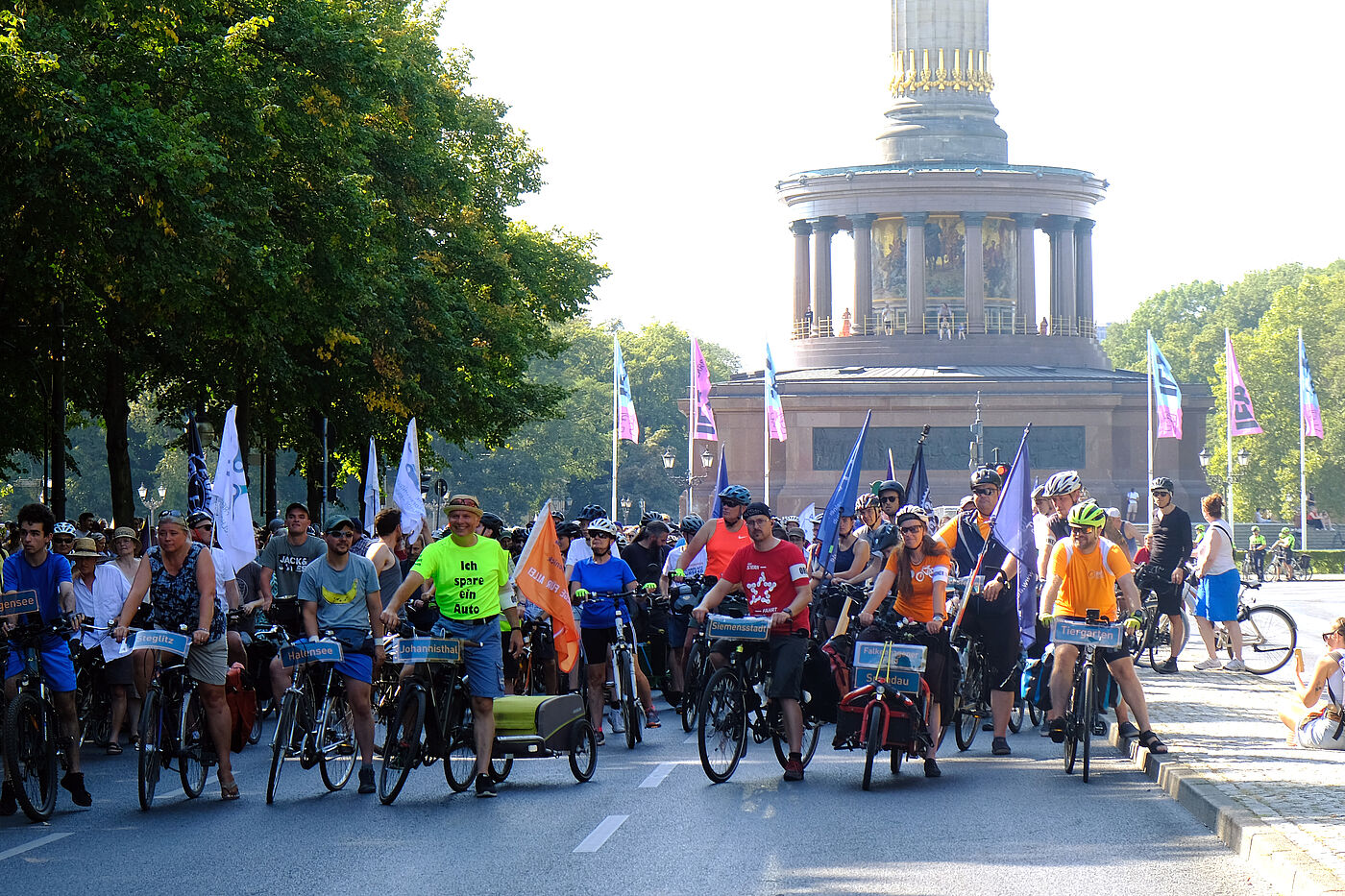 Demo Radwegestopp - Vor dem großen Stern Demo Radwegestopp am 8. September 2024, vor dem großen Stern