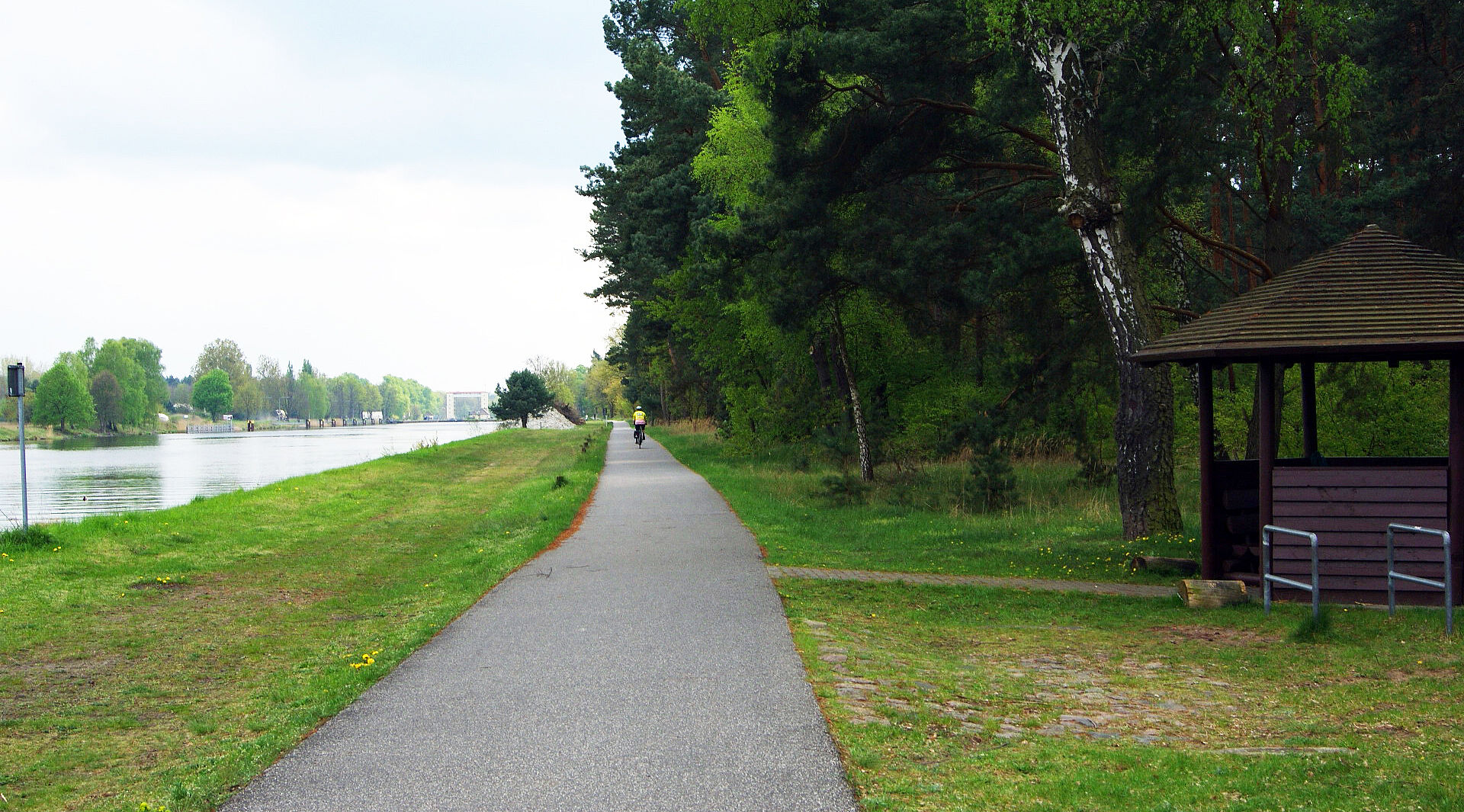 Radweg zwischen Lehnitzschleuse und Grabowseebrücke