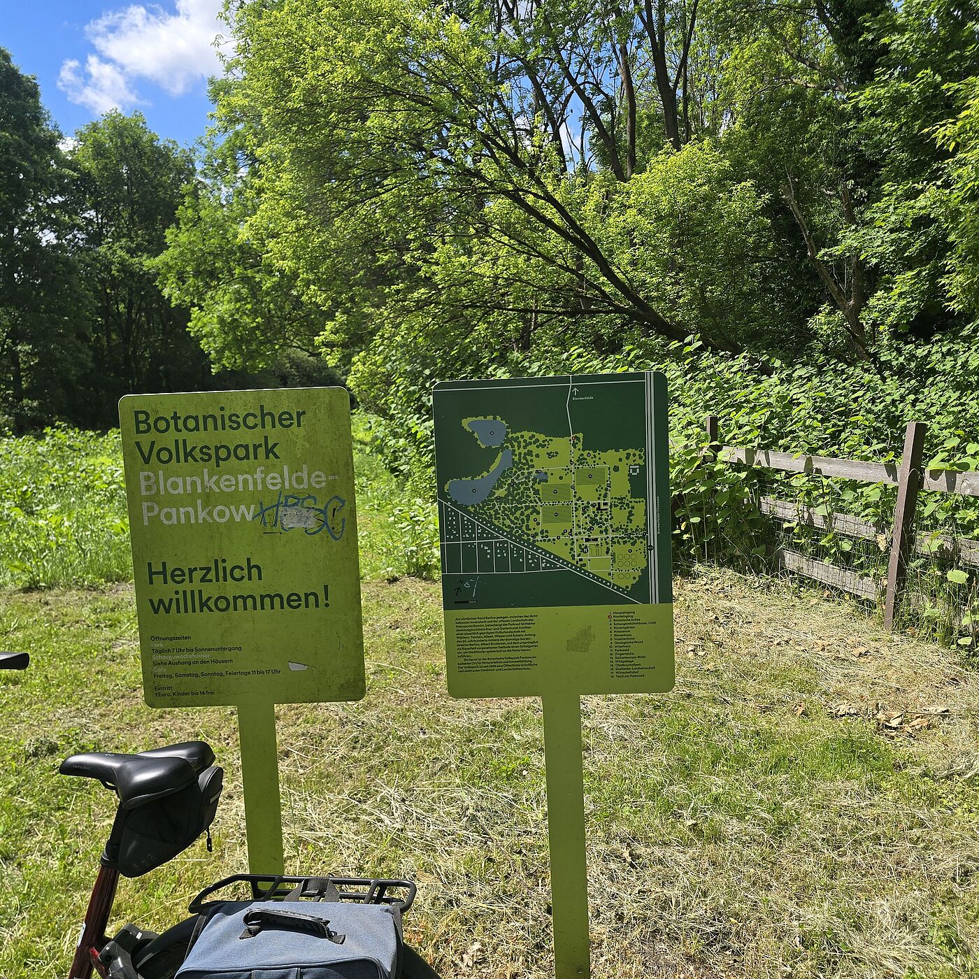Einfahrt in den Botanischen Volkspark Blankenfelde/Pankow