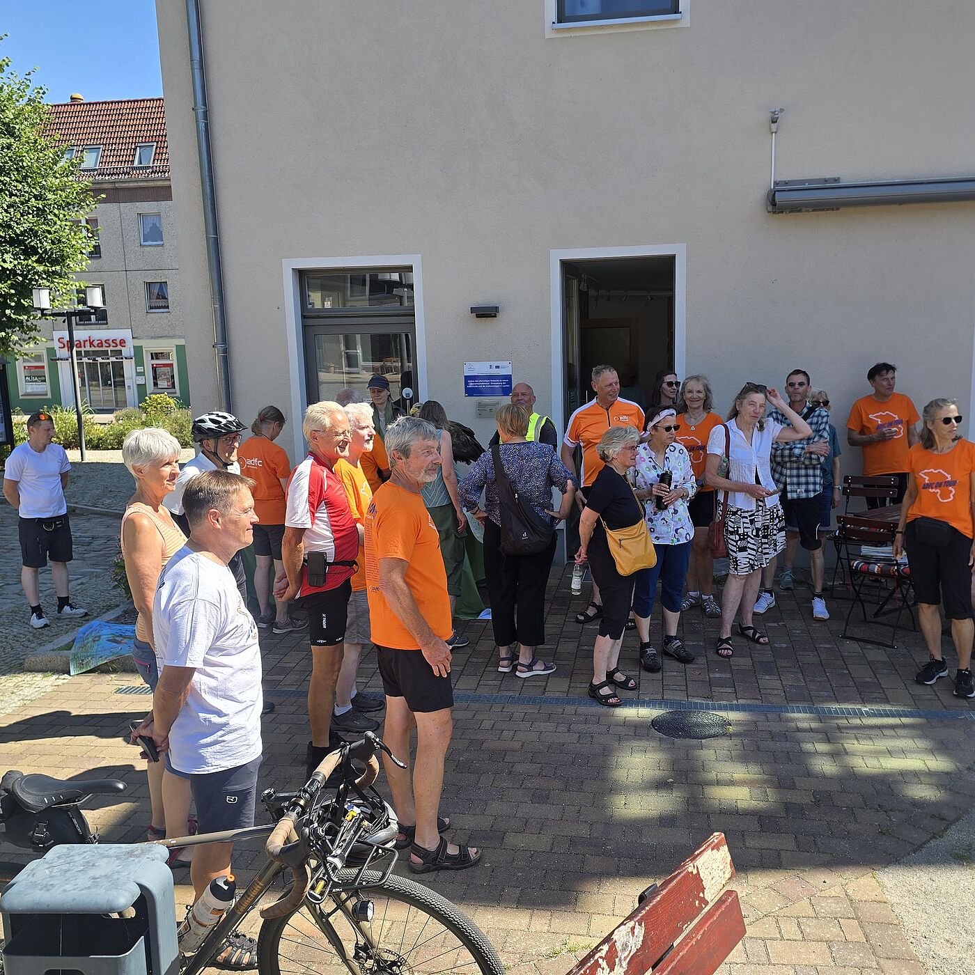 vor der Touristinformation Lychen