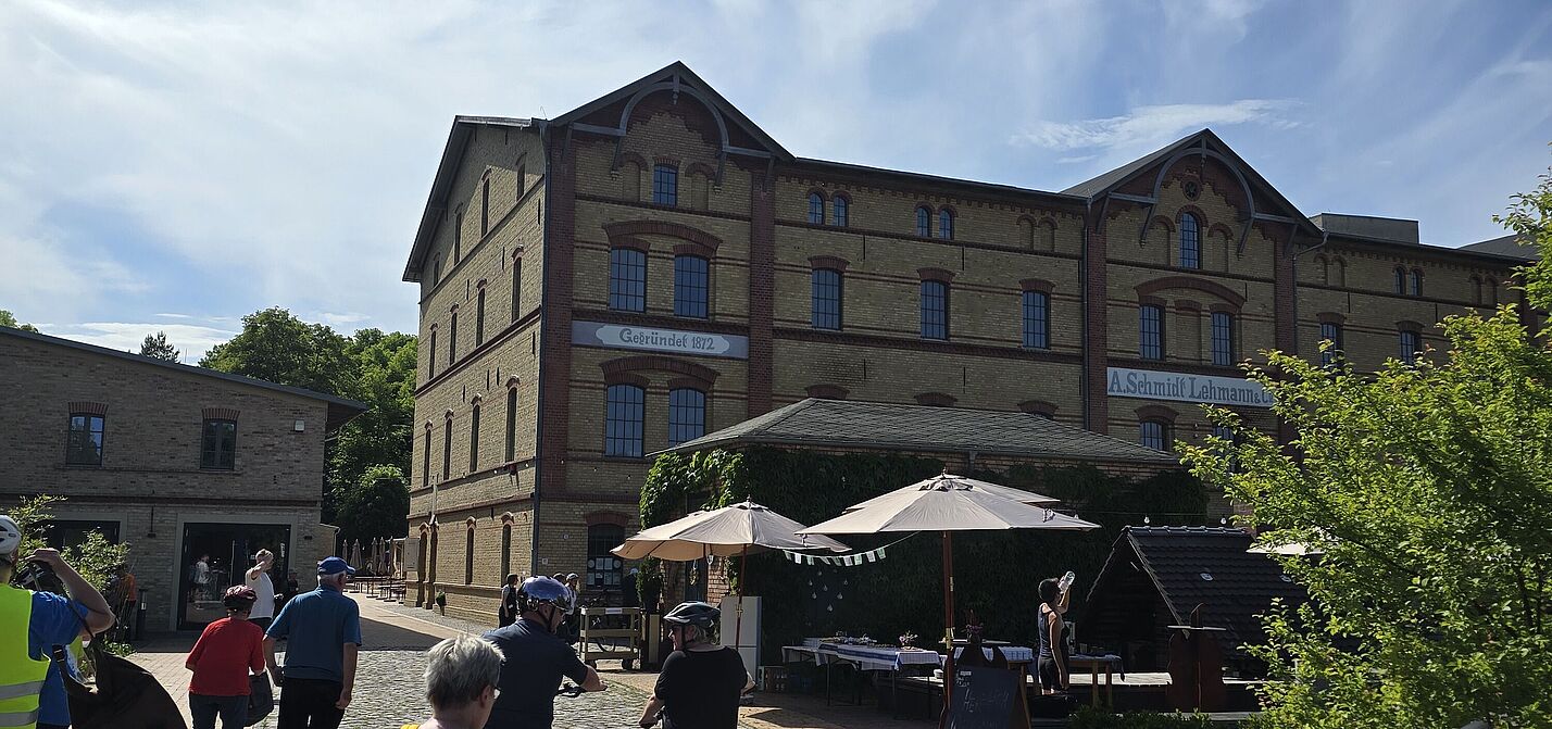 vor dem Museum
